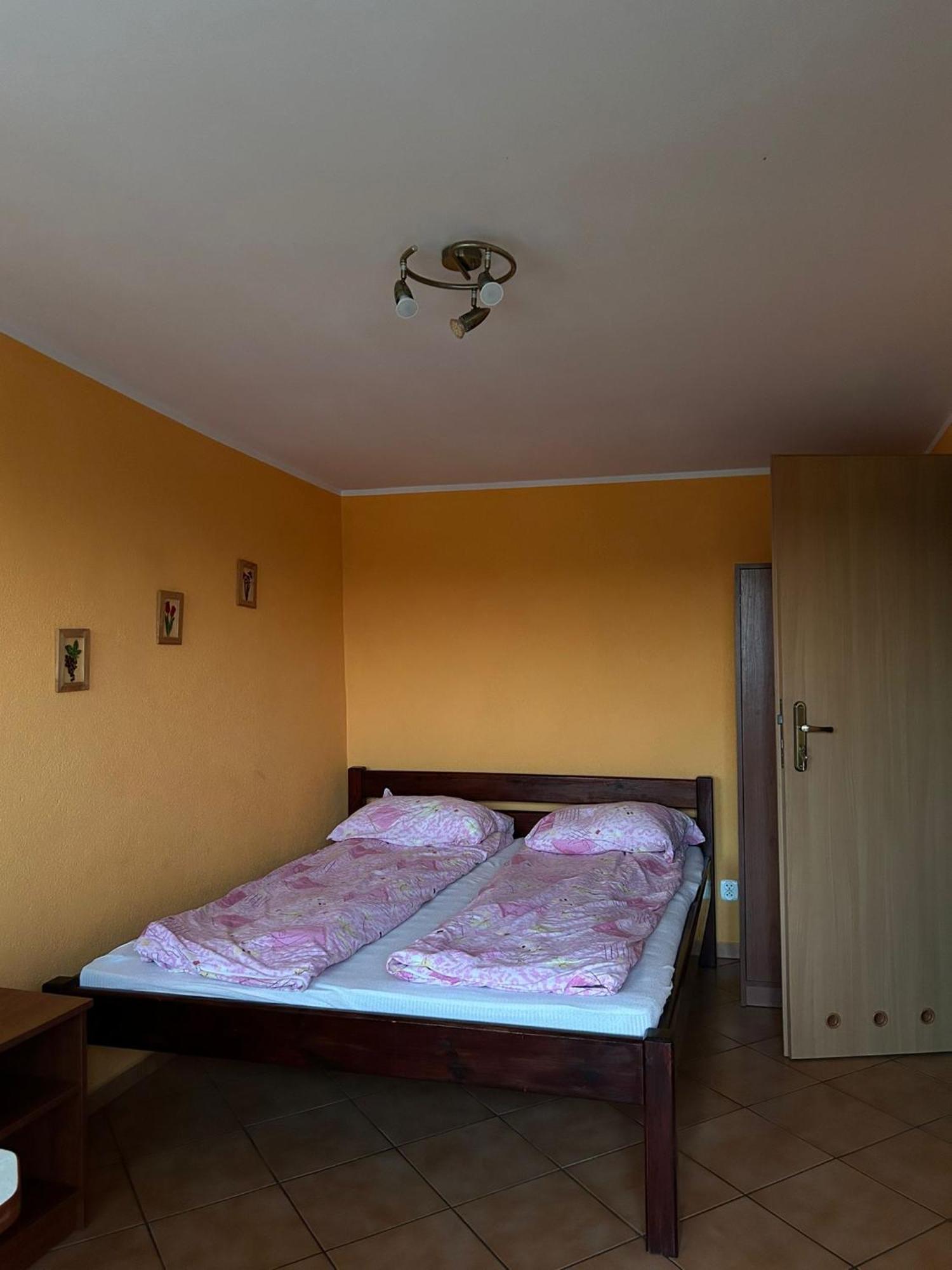 Apartamenty I Pokoje Z Widokiem Na Jezioro Wielewskie Esterno foto